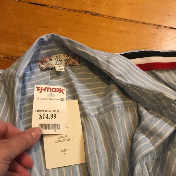 Cute modern Pink Rose shirt new with tags - Picture 2 of 3